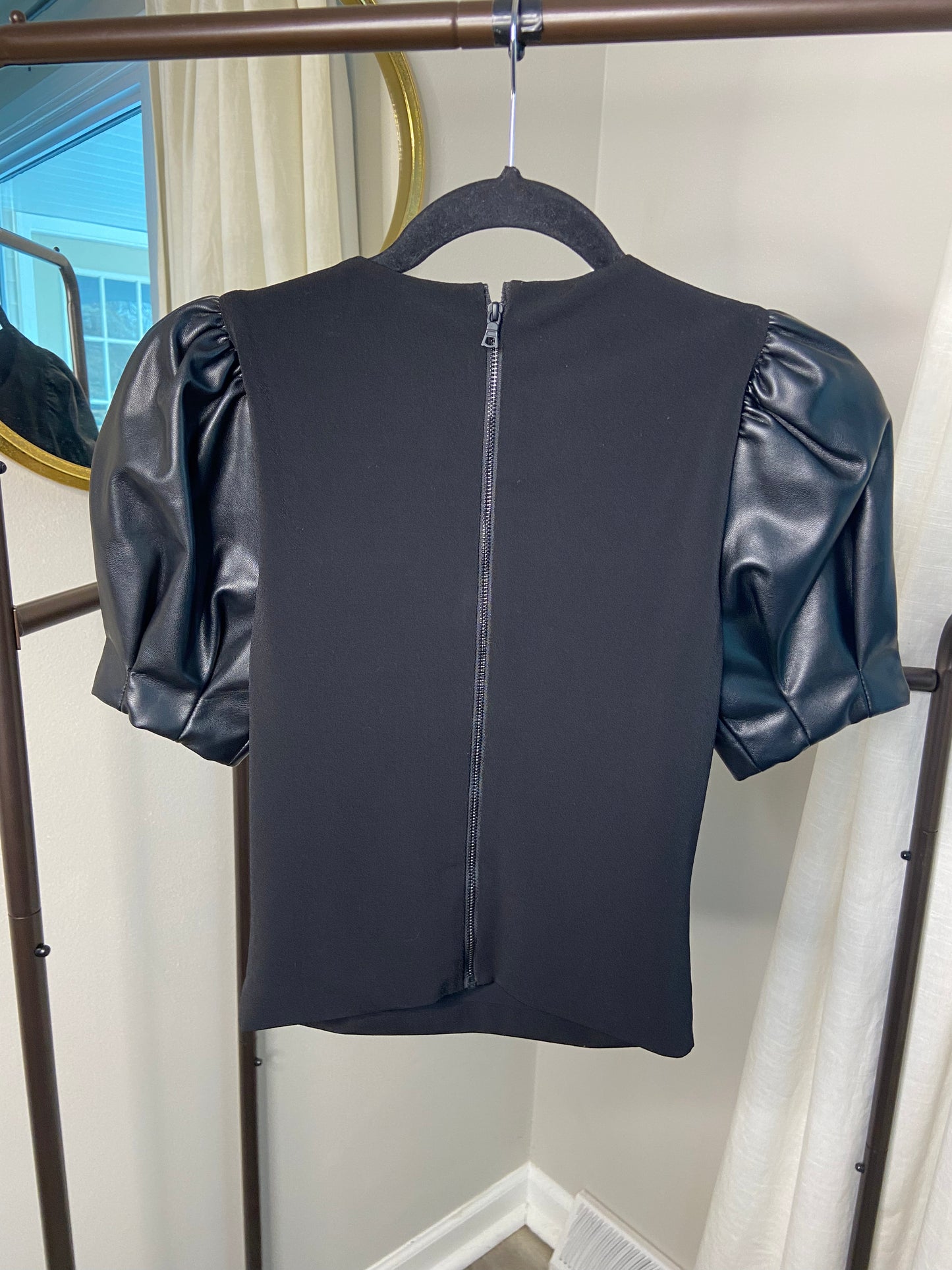 Alice and Olivia Aubrey Vegan Leather Puff Sleeve Top size 2