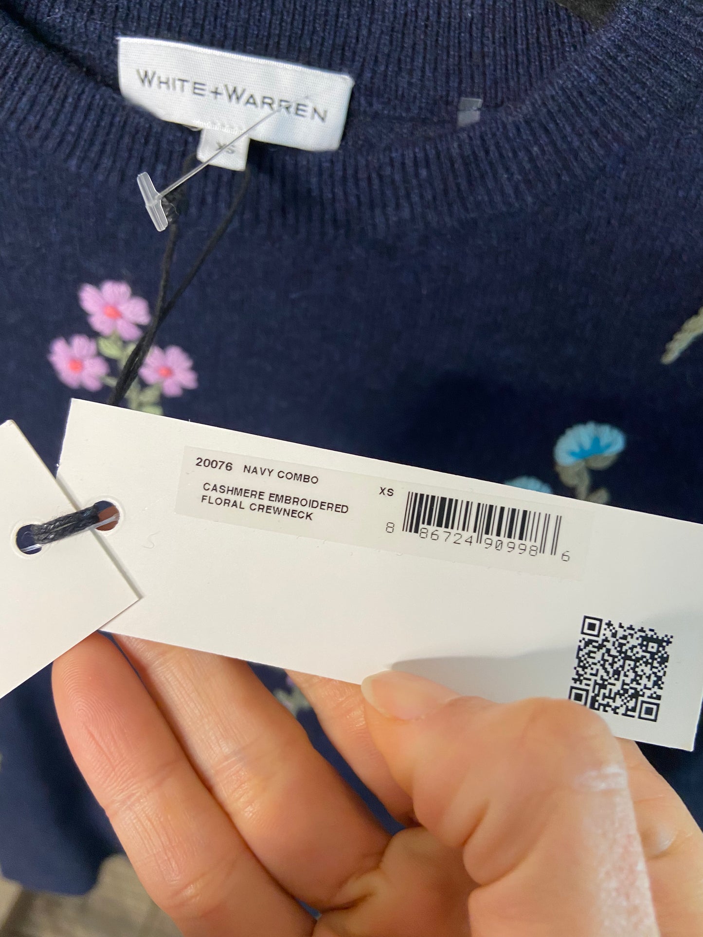 White + Warren Cashmere Embroidered Floral Crewneck size XS