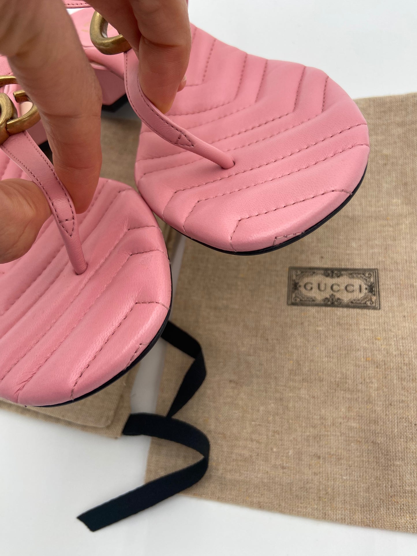 Gucci GG Marmont Pink Leather Thong Sandals size 39.5