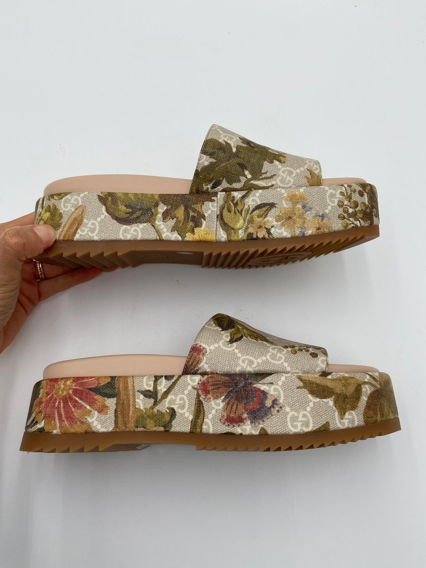 Gucci GG Supreme Monogram Flora Angelina Platform Slides size 37.5