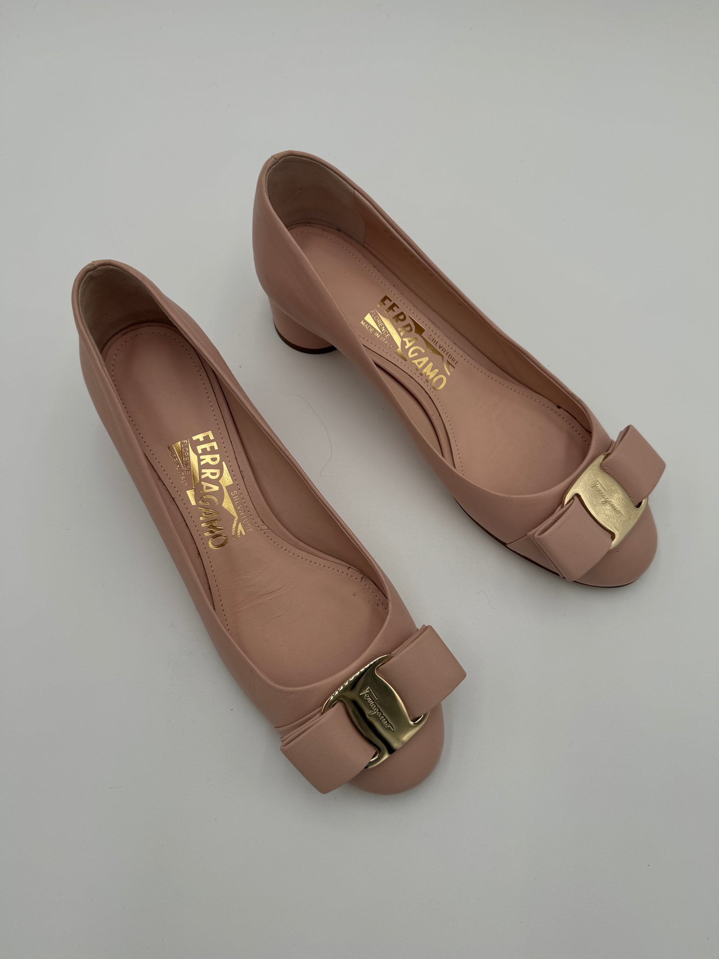 Salvatore Ferragamo Vara Bow Flats Low Heel size 37C