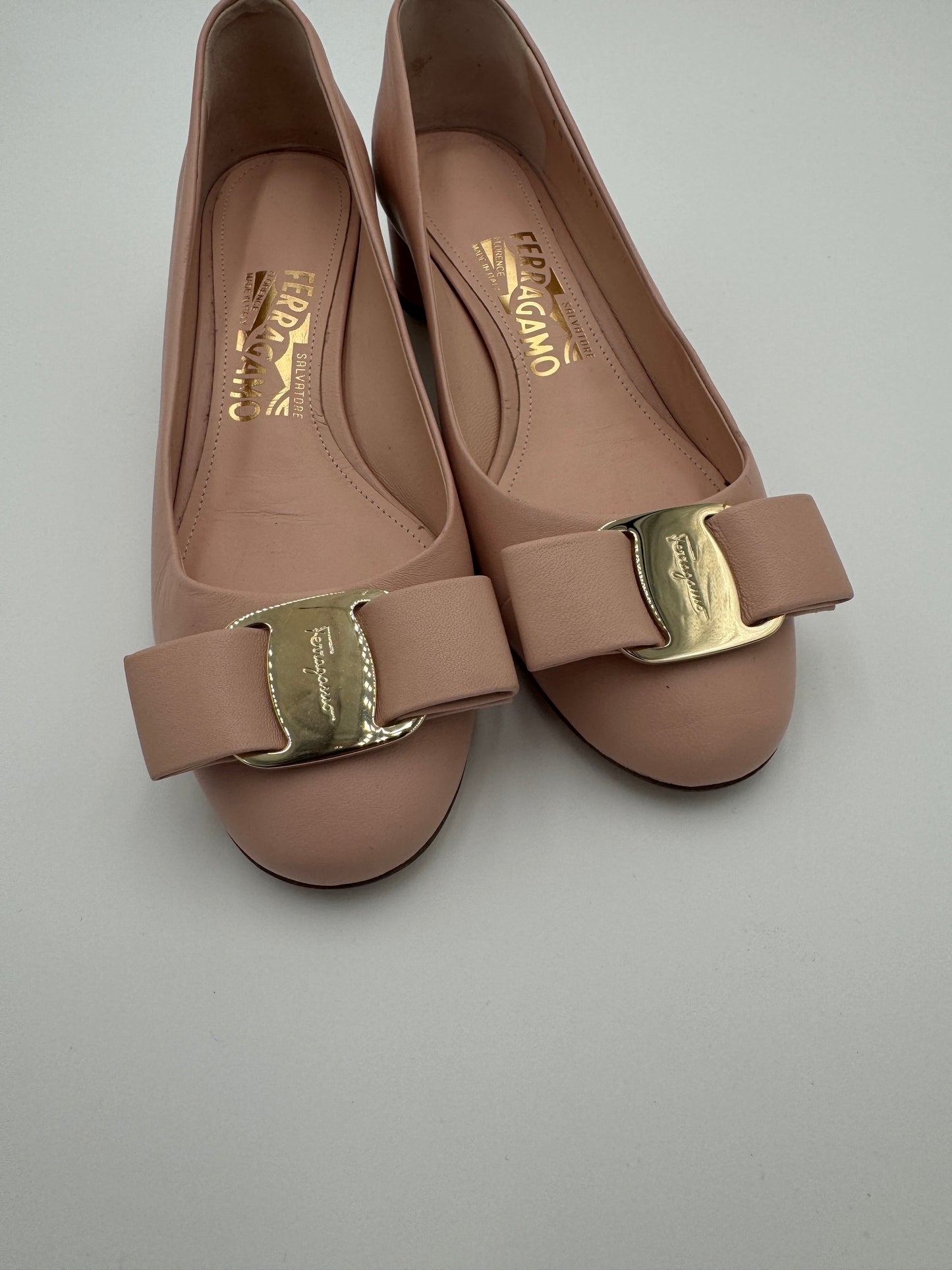 Salvatore Ferragamo Vara Bow Flats Low Heel size 37C