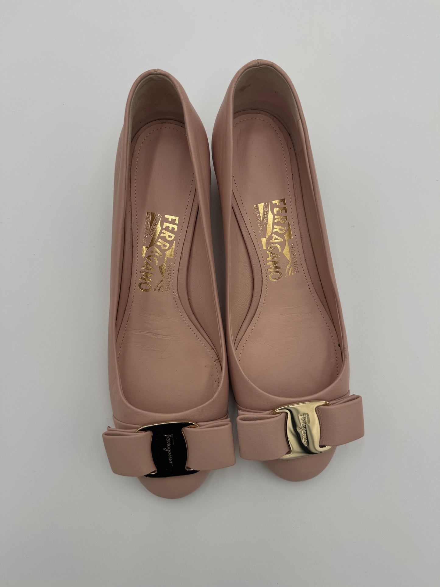 Salvatore Ferragamo Vara Bow Flats Low Heel size 37C