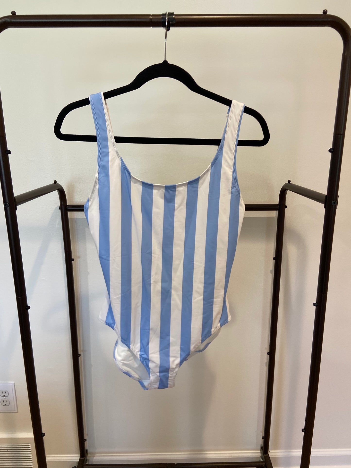 Solid & Stripe The Annemarie Onepiece Swimsuit in Ice Stripe size L