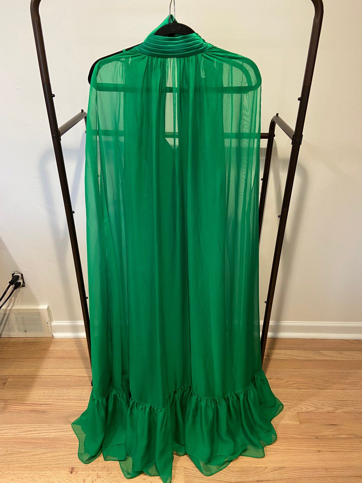 Alice and Olivia Lanelle Maxi Cape Dress in Chiffon size M