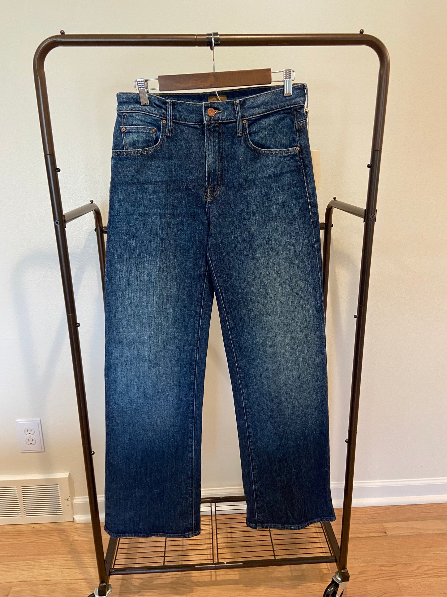 Mother The Mid Rise Lasso Sneak Jeans in That Belongs in a Museum Wash size 27