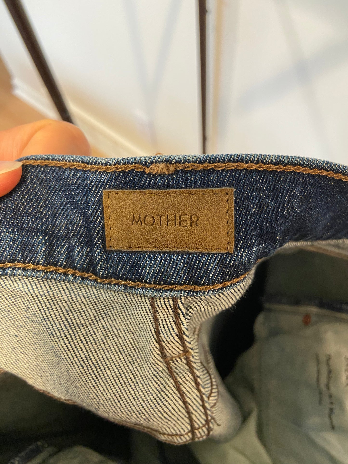 Mother The Mid Rise Lasso Sneak Jeans in That Belongs in a Museum Wash size 27
