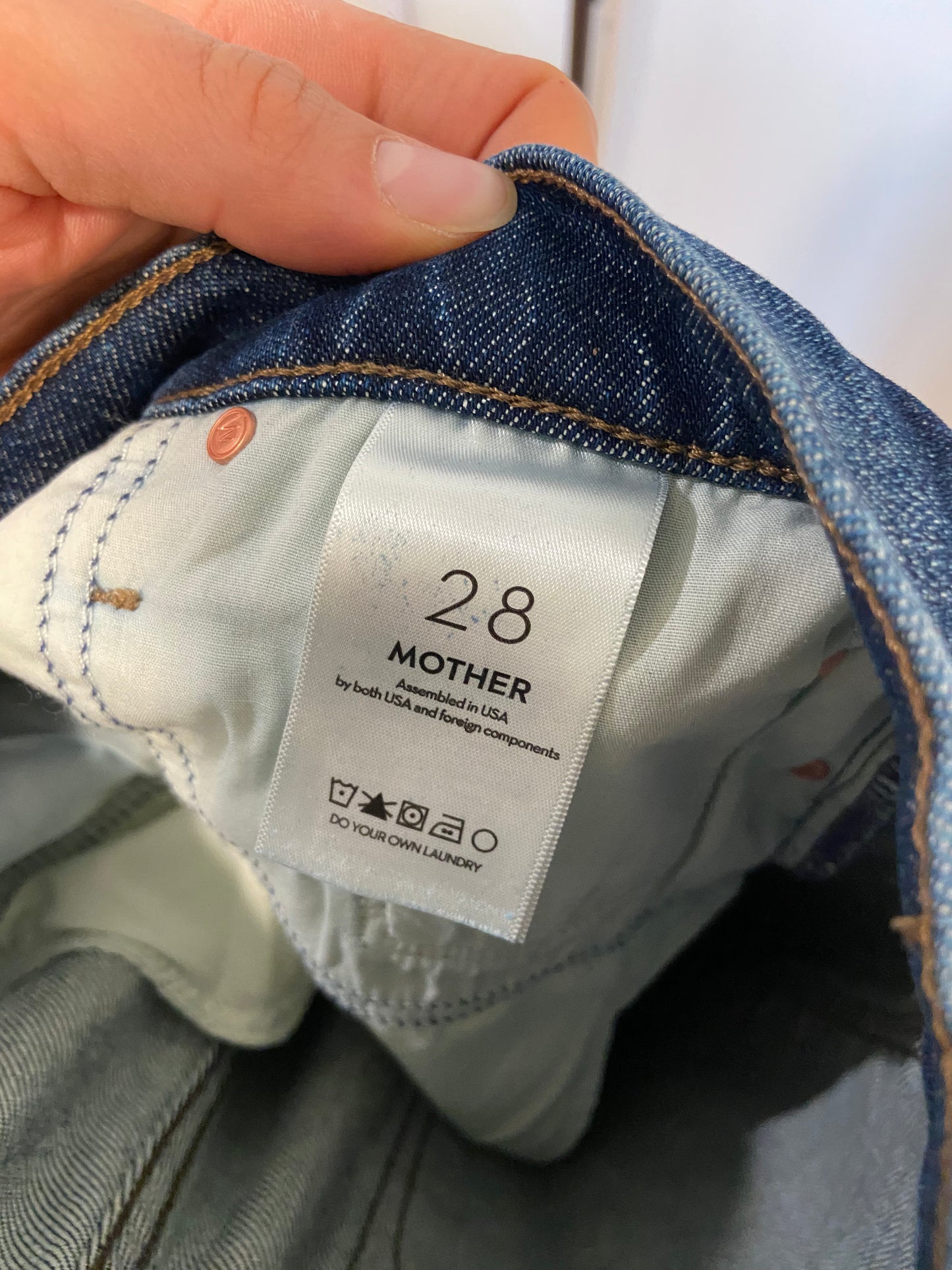 Mother The Mid Rise Lasso Sneak Jeans in That Belongs in a Museum Wash size 27