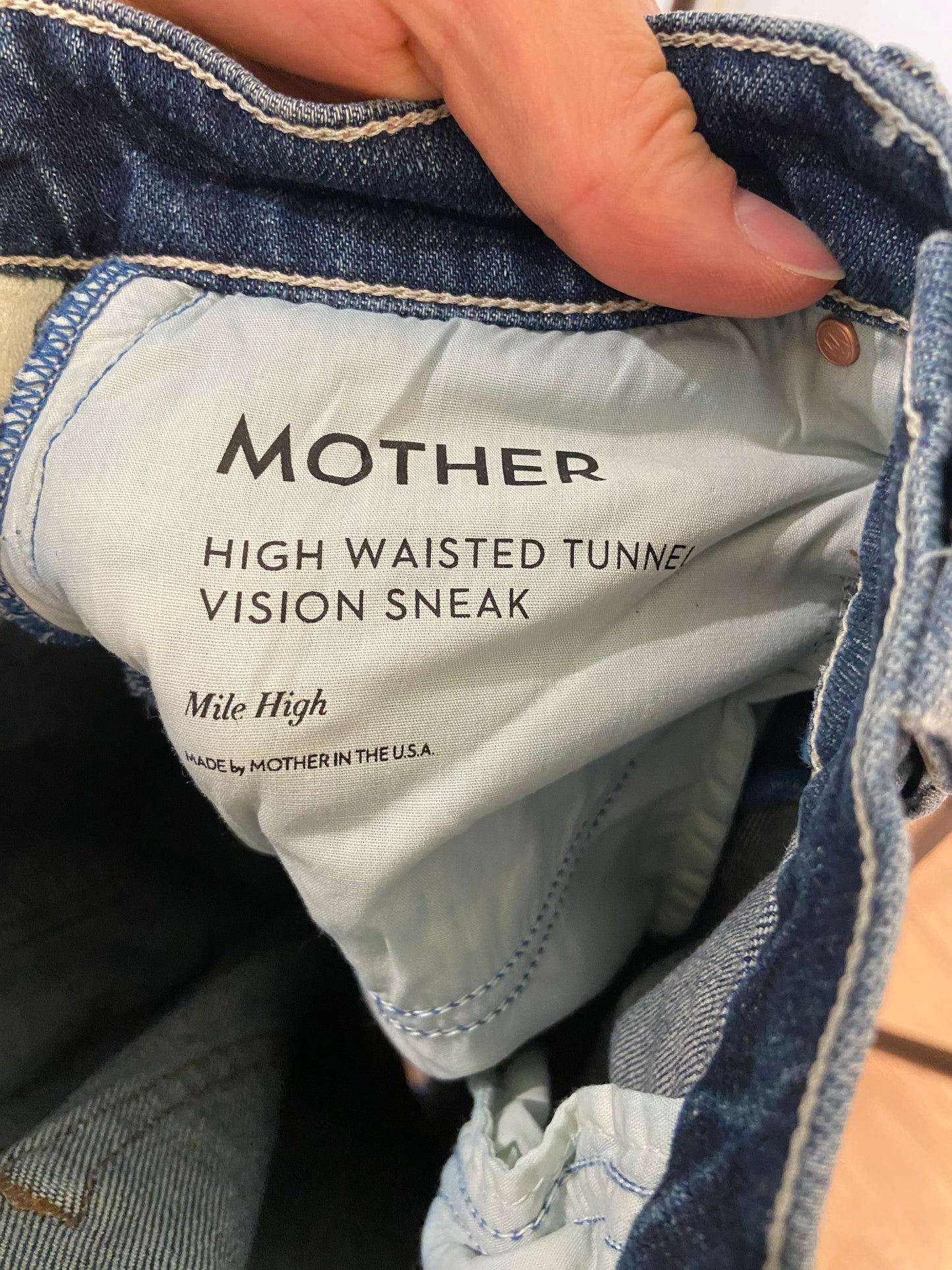 Mother High Waisted Tunnel Vision Sneak jeans in Mile High Wash size 27
