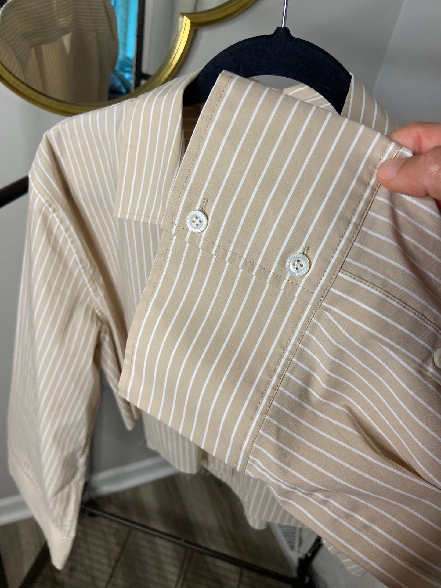 Frame Cropped Wide Sleeve Shirt in Sand size S