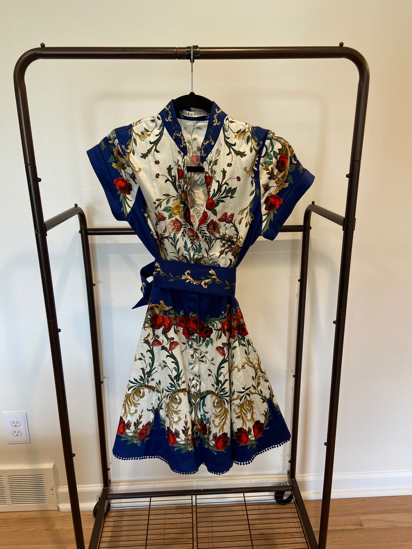 Alice and Olivia Lucy Short Sleeve Mini Shirt Dress with Tie Belt in Gilded Rose size 0