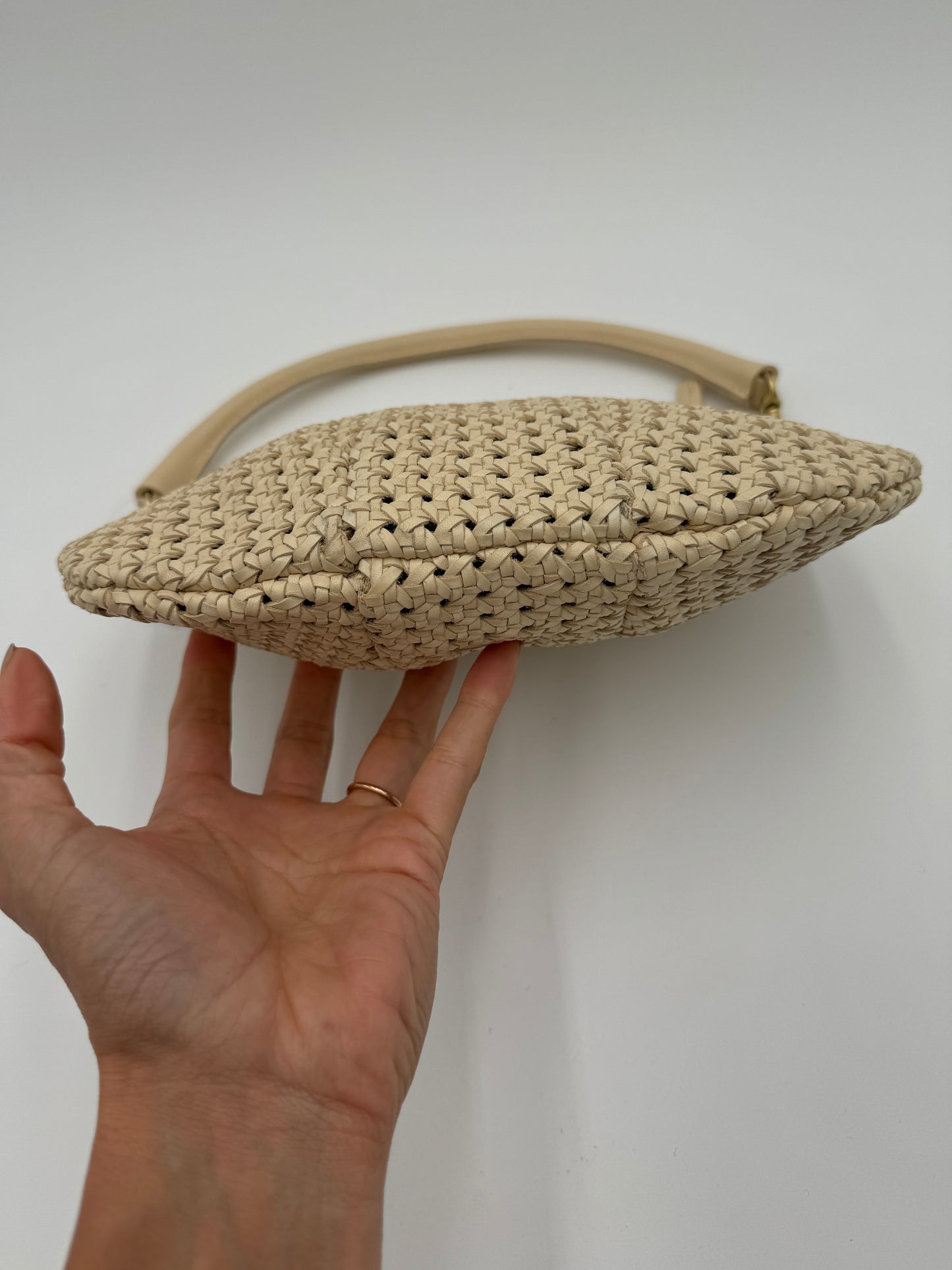 Clare V. Petit Moyen Messenger