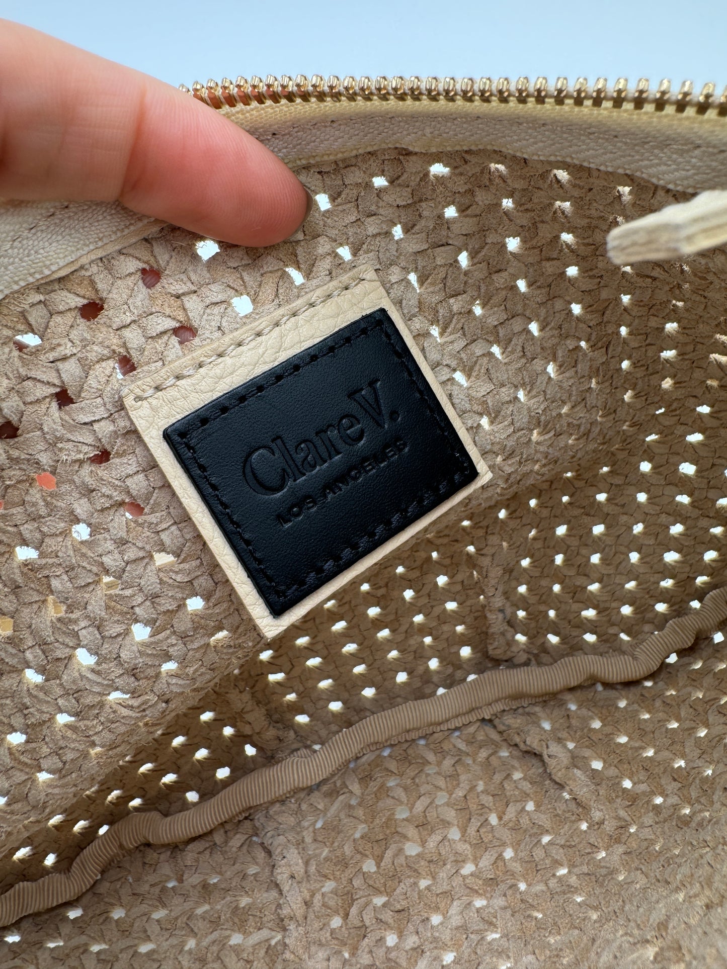 Clare V. Petit Moyen Messenger