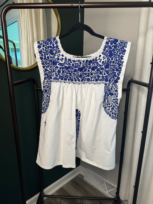 Mi Golondrina Embroidered Top size M