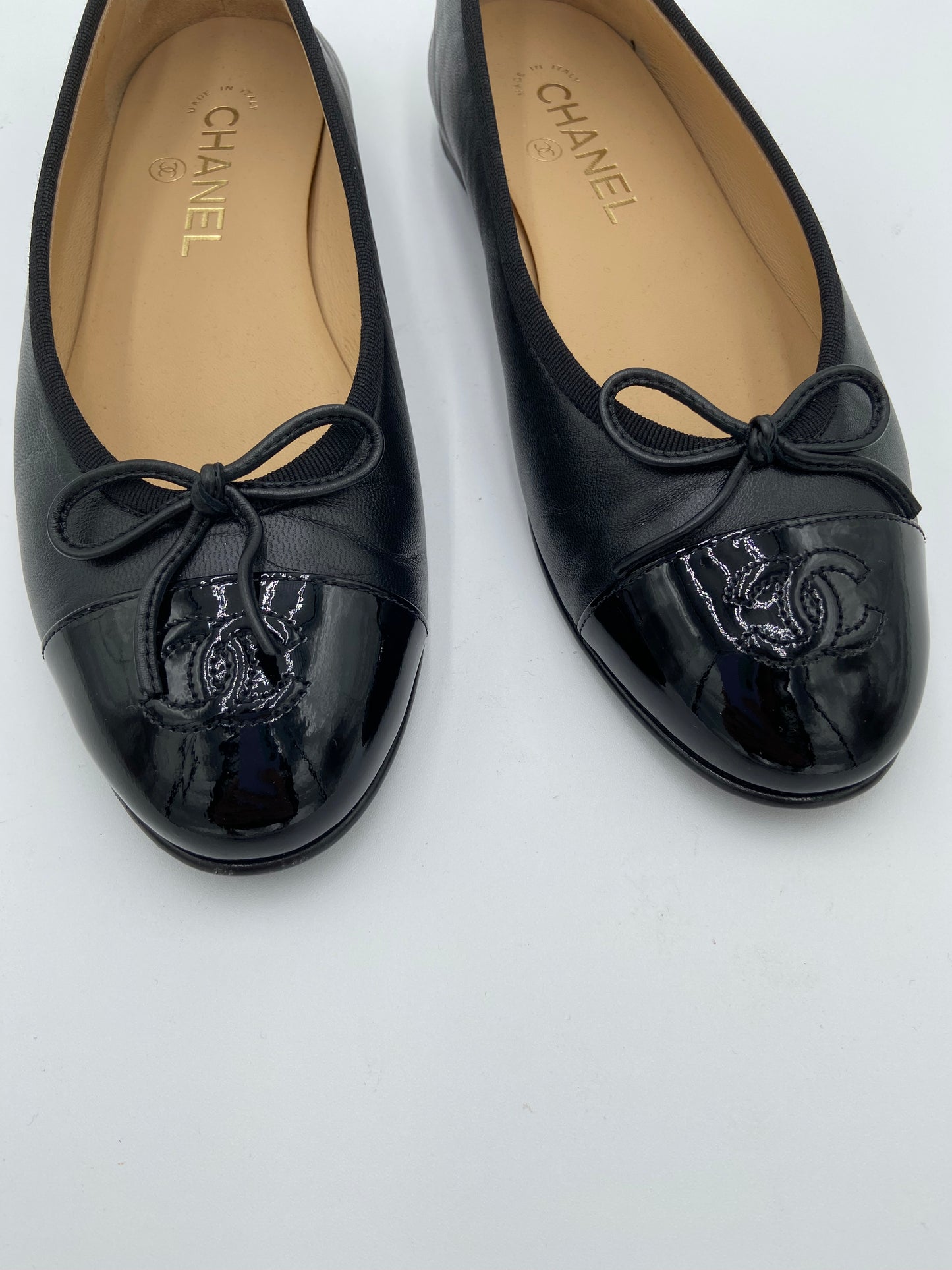 Chanel Lambskin & Patent Calfskin Black Ballet Flats size 38