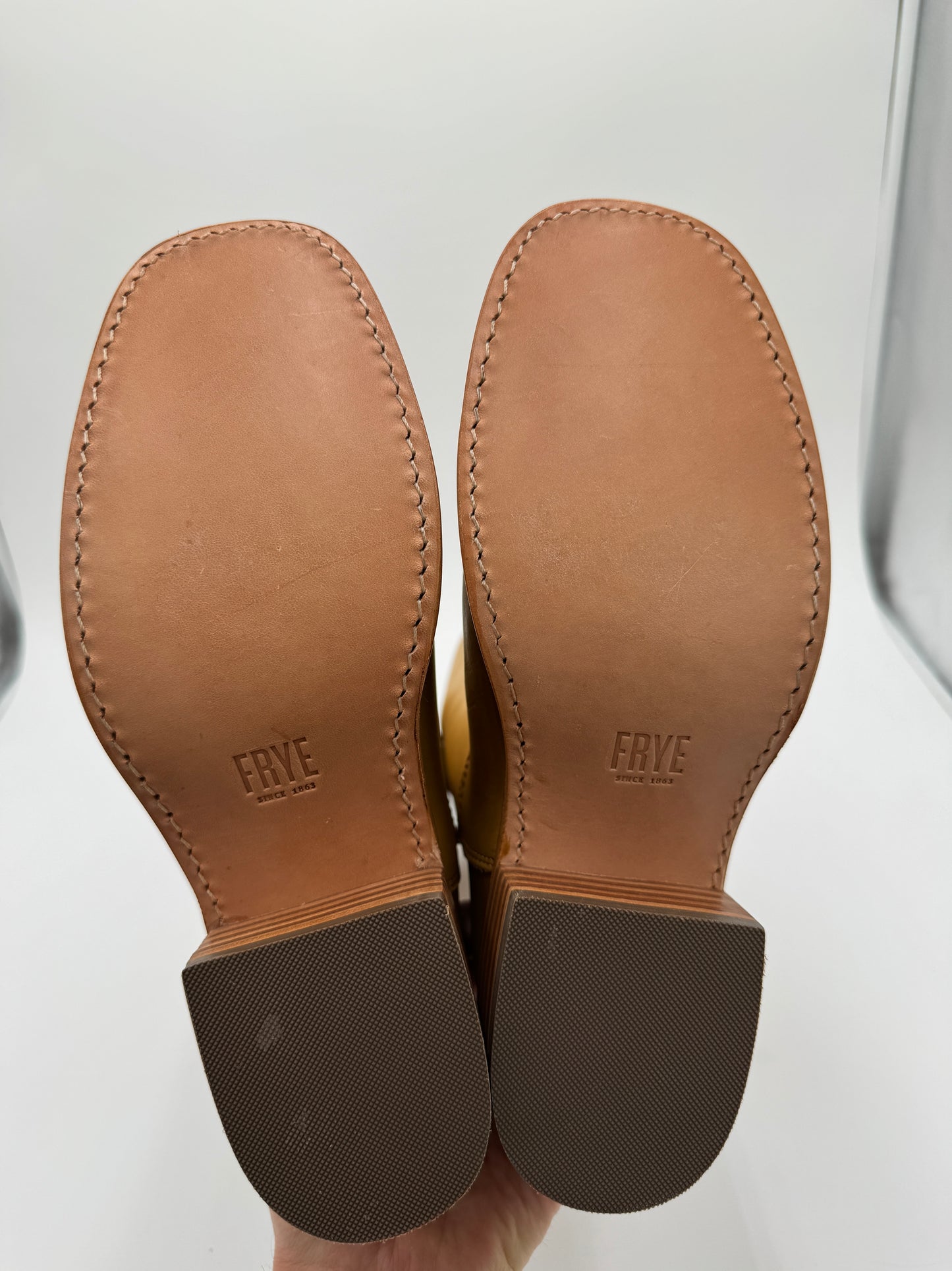 Frye Campus 14L Banana Boots size 8.5