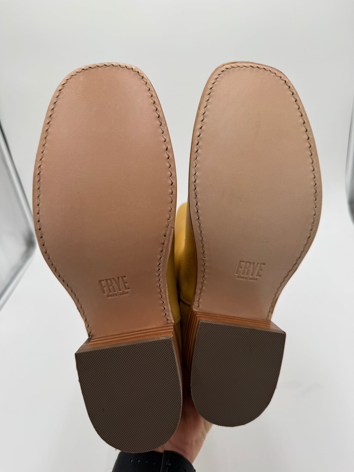 Frye Campus 14L Banana Boots size 9.5