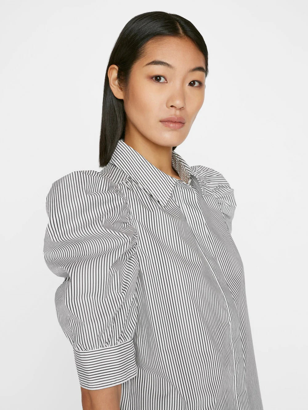 Frame Ruched Puff Sleeve Shirt in Noir Multi size M