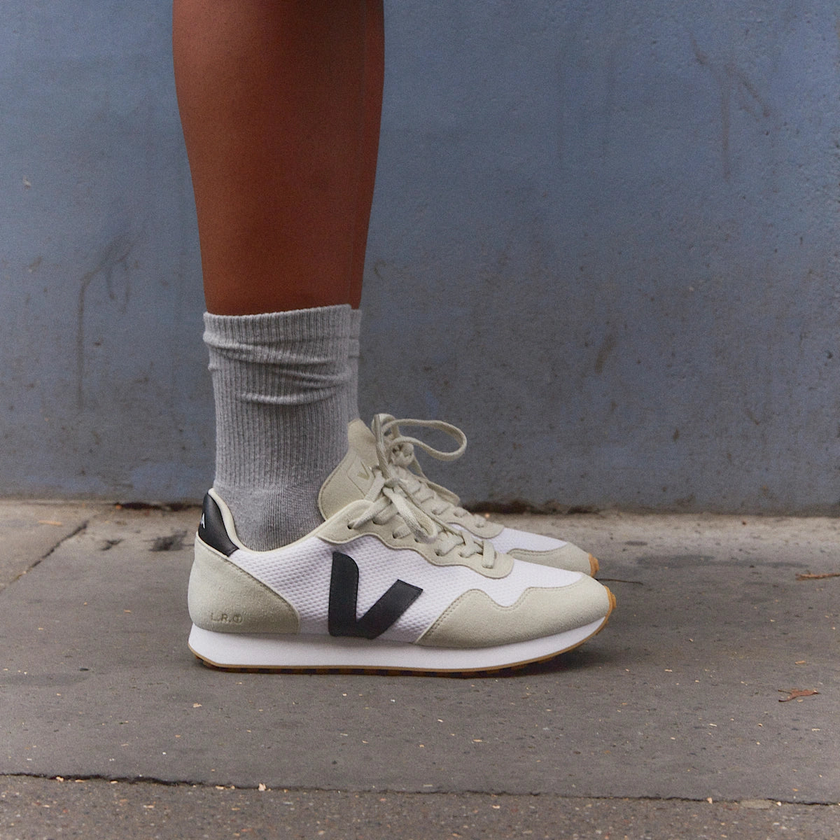 Veja SDU Alveomesh White Black Peirre size 7